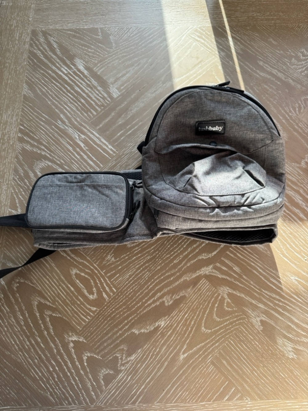 tushbaby Kids carrier  in Gray – Compact Everyday Carry